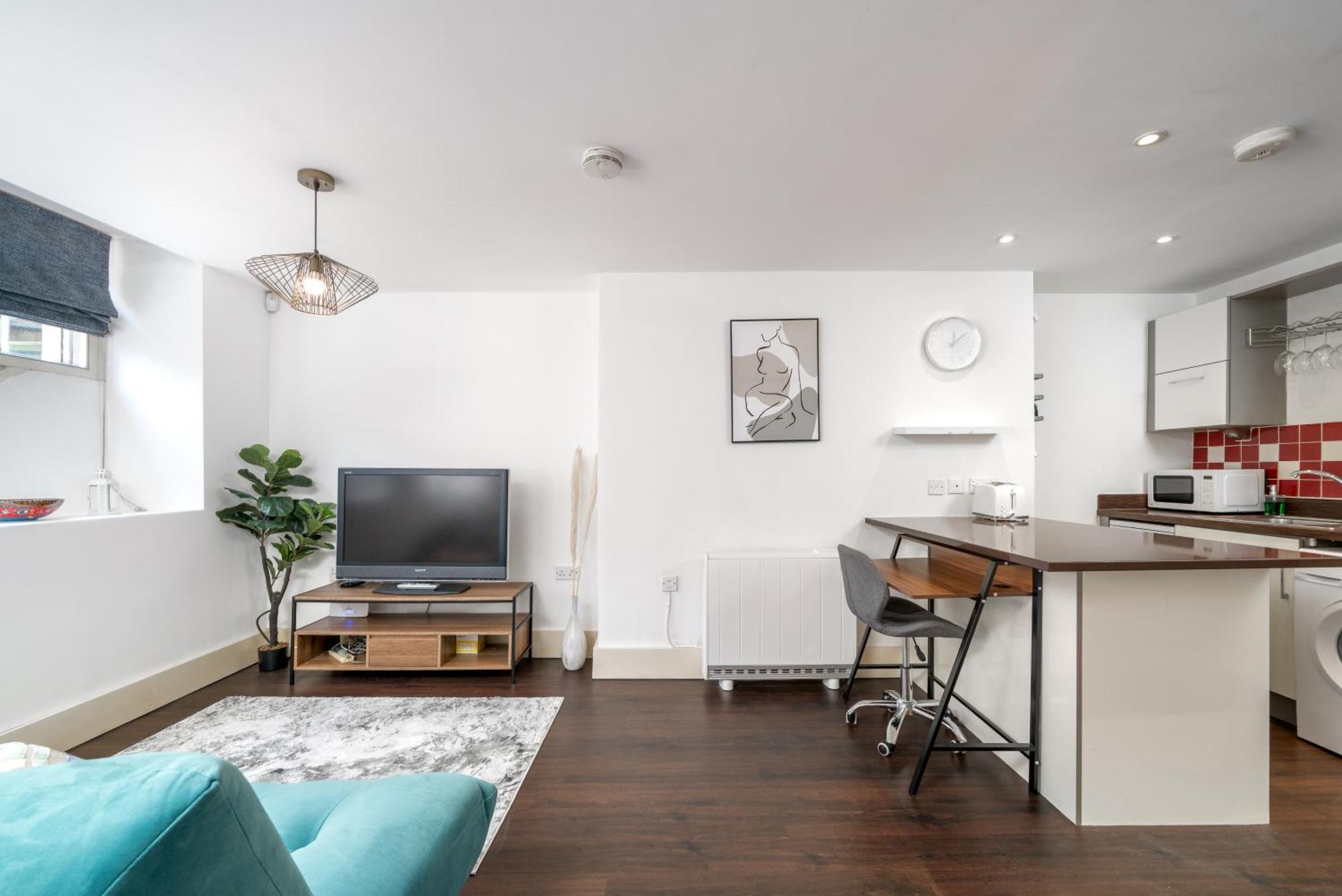 Riverside 1 Bed Basement Flat Near Hampton Court Palace Molesey Dış mekan fotoğraf