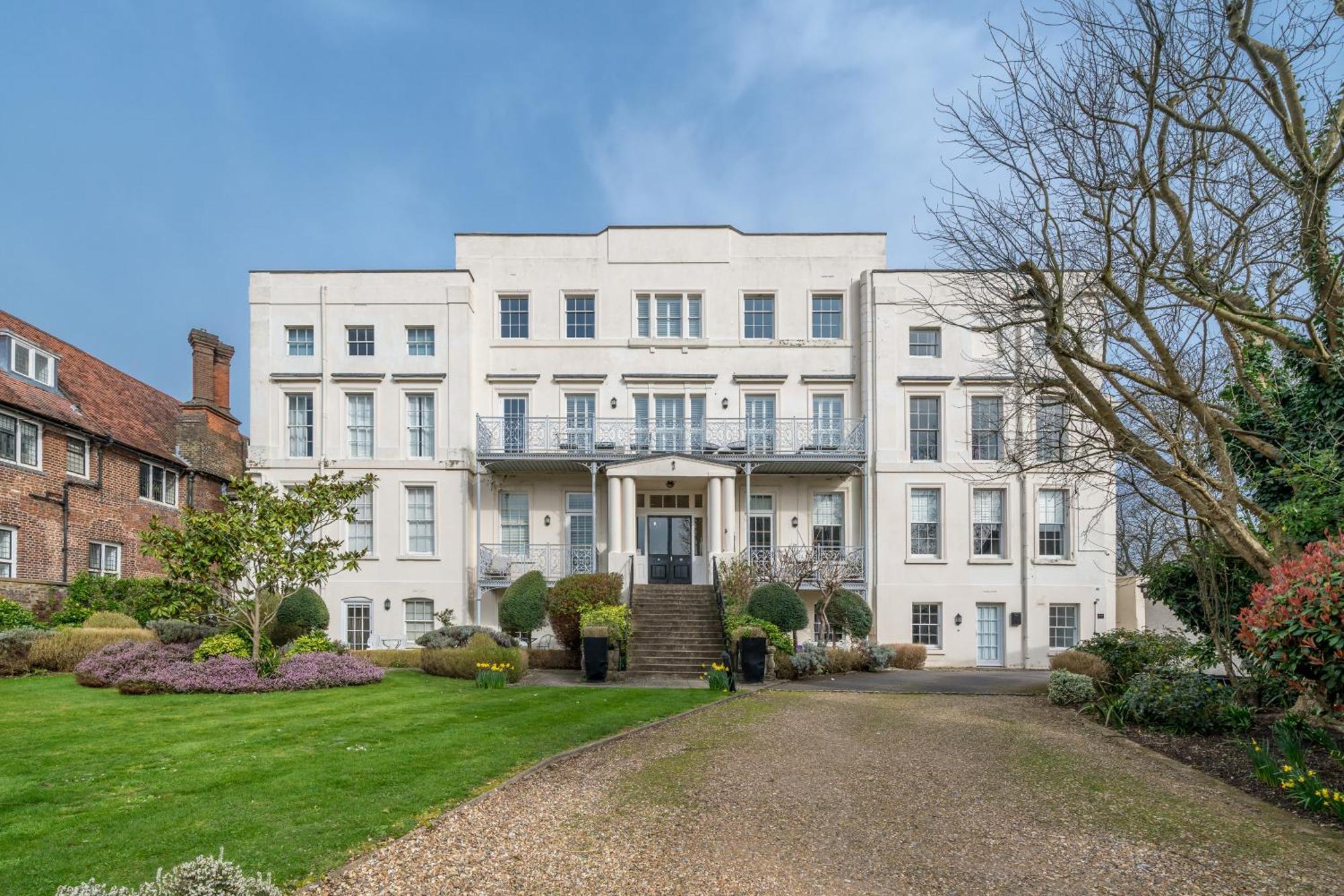 Riverside 1 Bed Basement Flat Near Hampton Court Palace Molesey Dış mekan fotoğraf